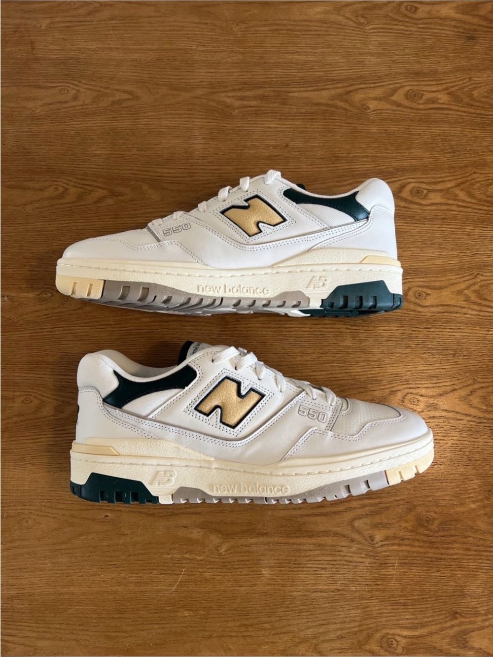 AIME LEON DORE New Balance MENS 550 White and Cream Low-Top Sneakers